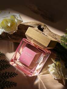 这款大容量无焰香氛藤条空气清新剂，散发栀子花、沉香玫瑰、沉香和樱花的香气，可放置于卧室、办公室或浴室，以消除异味并净化空气。