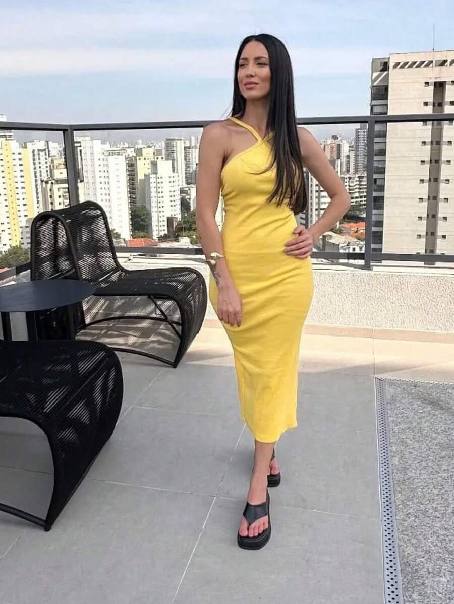 Midi Dress With Crossed Straps At The Front And Bare Back, Back Slit In Ribbed Knit - 黃色 - 查看 1