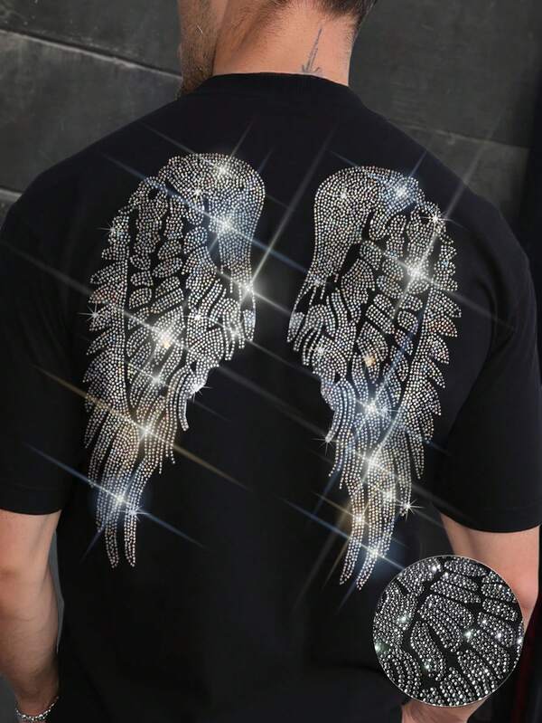 Camiseta de cuello redondo de manga corta casual y versátil con patrón de alas de rhinestone para hombres, verano