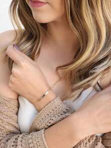 1件定制个性化手链，个性化礼物，友谊手链，定制名字手链，母亲节礼物，返校礼物，新年礼物，金色，银色，玫瑰金，时尚，彩色，复古，简约，男女皆宜，休闲，可爱，定制，个性化