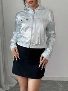 Chamarra ligera plateada mujer metálica moderna cierre capucha casual zipper cuello alto broche presión bolsillos manga larga dos bolsillos laterales bajo recto - Plateado - Ver 1