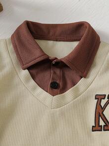 Set da 2 pezzi per bimbi in autunno, outfit da ragazzo con top a maniche lunghe a scollo a V a contrasto di colore con ricamo lettera K e pantaloni casual con risvolto, adatto per uso quotidiano, scuola, attività all'aperto