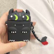 How to Train Your Dragon Tandlöst öronsnäcksfodral, öronsnäcksfodral, sött 3D-skyddsfodral kompatibelt med Apple Earbuds 1/2/Pro 3:e generationen - söt svartvit tecknad design med livfulla ögon, exakta knapputskärningar, reptåligt fodral, mjukt grepp och halkfri (officiell kompatibilitet), enhetsskydd, öronsnäcksfodral, roligt tillbehör, tätt passform, slitstarkt material, trådlöst öronsnäcksfodral, perfekt för elektronikentusiaster, tekniktillbehör