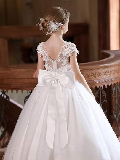 女童白色薄纱婚纱，蕾丝刺绣长款花童礼服