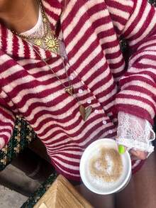 Cardigan casual da donna con blocchi di colore e righe, design con bottoni, comodo e versatile, adatto per casual, quotidiano, appuntamenti, casa, ufficio, feste, vacanze, shopping e altre occasioni, autunno/inverno - Rosso e Bianco - Visualizzare 2