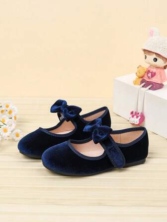 适合女孩的可爱蝴蝶结装饰平底鞋，适合秋冬