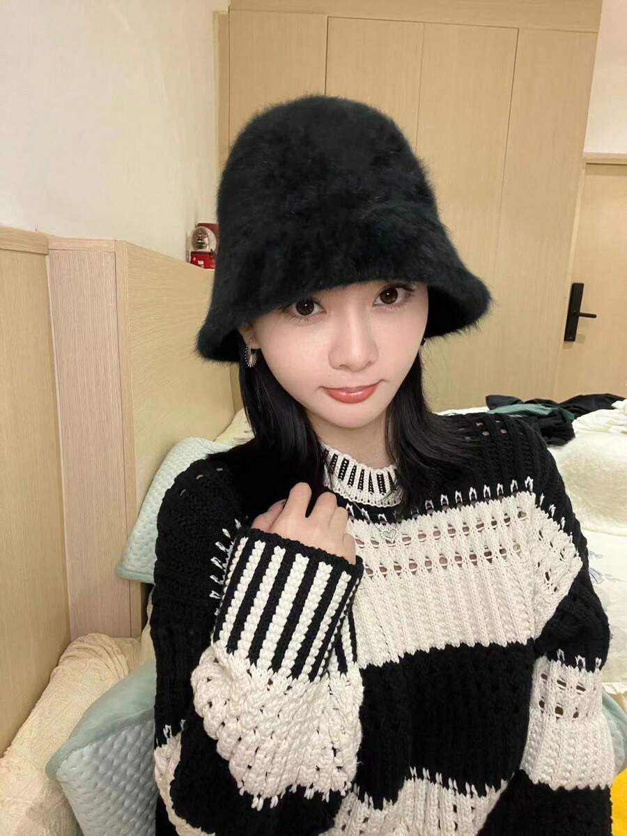 Rabbit Fur Bucket Hat For Women, Flattering, Warm, Versatile, Large Head Circumference, White Fluffy Plush, Suitable For Autumn/Winter Women Winter Clothes - Milky White - View 1
