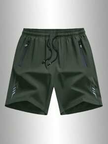 男士运动休闲宽松速干短裤，采用反光条设计，配有口袋、拉链和腰部抽绳，适合健身、跑步和户外活动