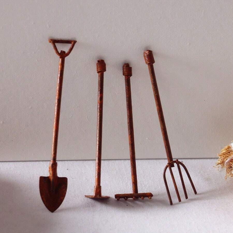 4pcs Vintage Mini Rusty Metal Garden Tool Craft Decor, Rake, Fork, Shovel Creative Small Ornaments. Suitable For Teenagers (7-14 Years Old)
