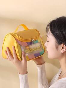 1 pieza Nueva bolsa de maquillaje de lujo minimalista y multicolor transparente con letra, bolsa de cosméticos impermeable de mano para necesidades diarias y viajes, bolsa de aseo grande de capacidad visible con acabado mate grueso para dormitorio, exterior, puede contener cables, cosméticos y otros artículos diarios, esenciales universitarios de otoño, bolsa de viaje de vacaciones, bolsa de viaje para mujeres, organizador de maquillaje