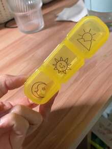 1个便携式三格药盒，带早、午、晚标签 - 耐用塑料药盒，用于日常药物管理，小巧设计，适合早餐、午餐和晚餐，可放入钱包，旅行药盒，透明隔层，安全闭合系统 - 彩色 - 查看 7