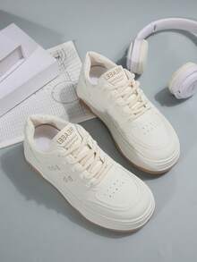 2025 designte weiße Herzform Sneaker, Dicke Sohle Lässig Schuhe, vielseitige Schnürschuhe, Ganzjahres-Athletikschuhe