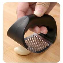 11cm Garlic Potato Vegetable Crusher Stainless Steel Manual Practical Multipurpose Universal Black Handle - Negro y plata - Ver 9