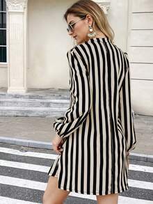 Vestido de rayas con escote de muesca para mujer, con un estilo casual y elegante y un corte holgado, adecuado para uso diario, citas, oficina y otras ocasiones en primavera y otoño. - Negro - Ver 2