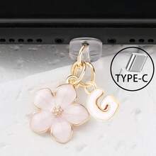 Dop de praf pentru port de încărcare telefon 2 în 1 cu sakura roz + 26 de litere, accesoriu rafinat cu pandantiv din aliaj, proaspăt, dulce și drăguț, decor pentru port de încărcare pentru smartphone, tabletă, căști Kindle, dop transparent anti-praf din silicon, potrivit ca un mic cadou, port de încărcare telefon impermeabil și anti-umezeală, compatibil cu iPhone Lightning/Type-C, protejează ferm portul de încărcare, design drăguț