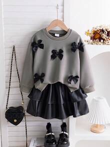 年轻女孩休闲通勤圆领蝴蝶结卫衣搭配优雅纯色蛋糕裙2件套，适合上学、日常穿着、户外、通勤、度假、摄影