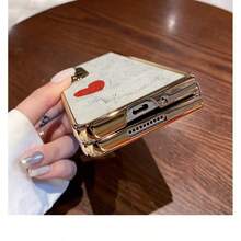 Luxury PU Leather Case, Leather Texture Feel Graphic Heart Print Foldable Mobile Phone Case Compatible With Sam Galaxy Z FLIP FLOP 3 4 5 6 Gold Plated PC Cellphone Protective Shell Design For MOTO RAZR 40 50 60 ULTRA - Vàng - Xem 3