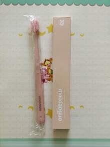 这款优质便携式独立包装的日常必备牙刷，采用柔软刷毛，适合家庭使用。这款超软牙刷专为敏感牙齿设计。超细刷毛可深入清洁牙缝和敏感牙龈，消除牙菌斑引起的口臭，保持口气清新。