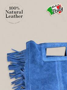 Bolsa transversal feminina elegante e espaçosa com franjas, confeccionada em couro bovino legítimo. Com design de múltiplos compartimentos e um toque vintage, boêmio e western, esta bolsa é adornada com franjas. - Azul - Ver 4