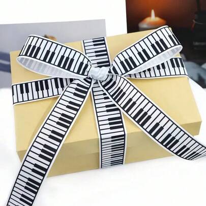 1 Rollo de cinta con diseño de teclas de piano en blanco y negro - Cinta de regalo con tema musical, cinta de tela premium para envolver regalos de fiesta de Navidad, para decoración navideña, suministros para fiestas y diseño artístico, material de poliéster, ideal para envolver regalos y proyectos de manualidades, suministros de empaquetado de regalos