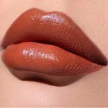 Italia Deluxe Stuck on You – tono 02 Terracota, que es un lip tint/gloss con acabado cremoso y de larga duración. - 02 TERRACOTA - Ver 2