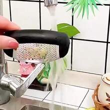 11cm Garlic Potato Vegetable Crusher Stainless Steel Manual Practical Multipurpose Universal Black Handle - Negro y plata - Ver 11