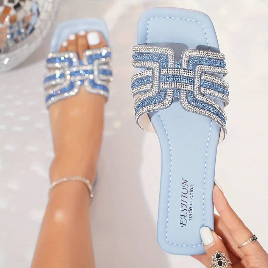 [Rhinestone Sandals] Sparkling Rhinestone Women's Ankle Strap Slide Monogram Sandals | Open-Toe Slip-On Summer Beach Slippers With Synthetic Cover Straps & Comfortable Flat Sole For Casual Outings, Glamorous Footwear | Quality Synthetic Materials - Light Blue - 查看 1