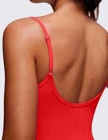CRZ YOGA Butterluxe Monos Pantalones Cortos Deportivos Bodysuit de Una Pieza para Mujer con Tirantes Ajustables para Entrenamiento - Rojo Profundo - Ver 2