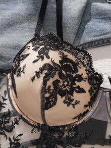 Luxuriöse schwarze Spitzen-Dessous, die Ihnen Eleganz und Sinnlichkeit verleihen