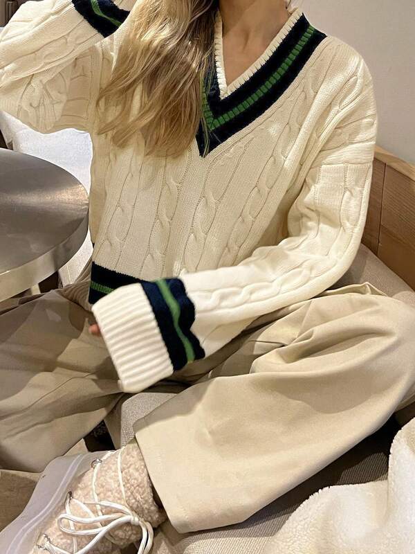 2025 Autumn And Winter Fashion Hot Item Daily Leisure Commuter Street College Style Back To School Season Cute V-Neck Women's Sweater