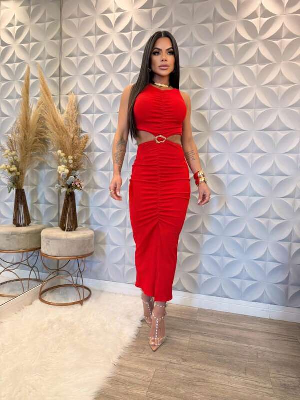 VESTIDO ANARRUGA LONGO COM FIVELA TENDENCIA PARA 2025.