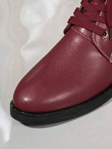 2025 年秋冬女款新款勃艮第系带侧拉链心形装饰奢华时尚百搭机车踝靴，休闲户外欧洲和英国风格粗跟度假推荐仙女时尚法式简约踝靴和短靴 - 酒紅色 - 查看 7