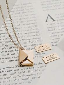 Chiếc vòng cổ có thể tùy chỉnh này sở hữu thiết kế thời trang và mặt dây chuyền hình phong bì được cá nhân hóa. Bạn có thể tùy chỉnh nó với tên, thông điệp hoặc ảnh gia đình, thú cưng hoặc người yêu của mình. Hoàn hảo cho sinh nhật, Ngày Valentine, kỷ niệm, đám cưới, Ngày của Cha và các dịp đặc biệt khác. Cũng phù hợp cho học sinh tốt nghiệp trung học, sinh viên đại học, sinh viên năm nhất, năm hai và các năm học thấp hơn. Chiếc vòng cổ ảnh thời trang này sẽ giúp bạn nổi bật. - nhiều màu - Xem 10