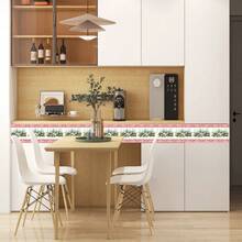 1 rollo de cenefa autoadhesiva con estampado floral rosa y azul - 4.72 X 196.85 pulgadas, decoración de pared resistente al agua y a la humedad, removible y personalizable, adecuada para baño, cocina, sala de estar, dormitorio, encimera y decoración de pared de gabinete - fácil de aplicar y quitar, material de respaldo de lámina de aluminio, cenefa de papel tapiz para zócalo de decoración del hogar.