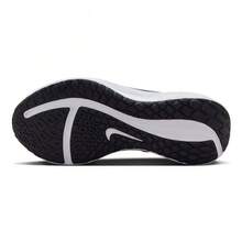 Nike 男士轻便舒适专业公路跑鞋，新款超柔软鞋底休闲慢跑鞋 DOWNSHIFTER 13WIDE，经典黑白配色，适合日常穿着和户外活动，FJ1284-001 - 黑與白 - 查看 6