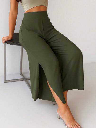 Calça pantacourt com fenda em viscolycra