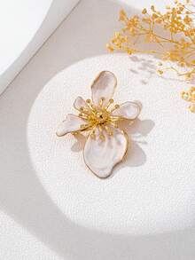 1pc Elegant Floral Metal Brooch, Versatile For Daily Wear, Family Gatherings, Parties, Gifts For Mom, Valentine's Day, Birthday, Wedding - Light - View 4