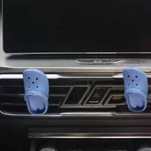 La decoración práctica de la salida de aire del agujero del zapato del coche es divertida.