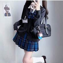 1 件女士秋冬学院风 JK 制服套装，包含长袖毛衣、百褶裙、有领衬衫，适合休闲穿着或拍照