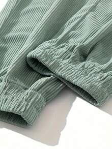 冬季秋冬男士加大码灯芯绒运动裤，舒适时尚，休闲裤适合日常穿着和购物、约会等户外活动。