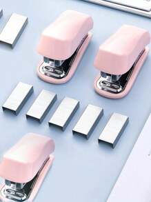 Juego de grapadora, mini grapadora linda y pequeña para estudiantes con grapas de 12 mm, grapadora ahorradora de trabajo para niños, grapadora de oficina pequeña, grapadora compacta, fácil de transportar (1 grapadora + 1 grapas/tarjeta)