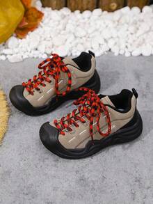 1 par de zapatillas casuales de moda ligeras con puntera de PU antideslizante, adecuadas para el otoño, unisex