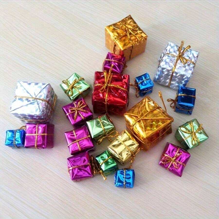 kumozawa 12 mảnh giấy vụn Giáng sinh mini, đồ trang trí Giáng sinh mini - Hộp quà nhựa bóng 3D nhiều màu sắc có ruy băng kim loại, không cần nguồn điện để trang trí cây thông, đồ dùng tiệc tùng và sự kiện tự làm, đồ trang trí ngày lễ trong nhà/ngoài trời, lớp hoàn thiện lấp lánh, màu sắc rực rỡ - Xem 1