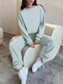 Dwuczęściowy, sportowy kostium damski z długim rękawem wykonany z czystej bawełny, wiosenno-letni, w stylu college'owym, z miękkiego, oddychającego materiału, o dopasowanym kroju i modnym kroju.