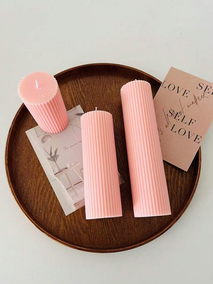 1 buc Lumânare Parfumată Roz Nou, Lumânare Cilindrică cu Dungi Verticale (Diametru: 5 cm/1,96 in, Înălțime: 3,93 in-7,87 in), Stil European, Lumânare Fără Fum, Decor Creative, Decorațiune Interioară, Ornament Modern pentru Living, Recuzită, Decor de Masă, Cadou, Decorațiune de Ziua de Naștere