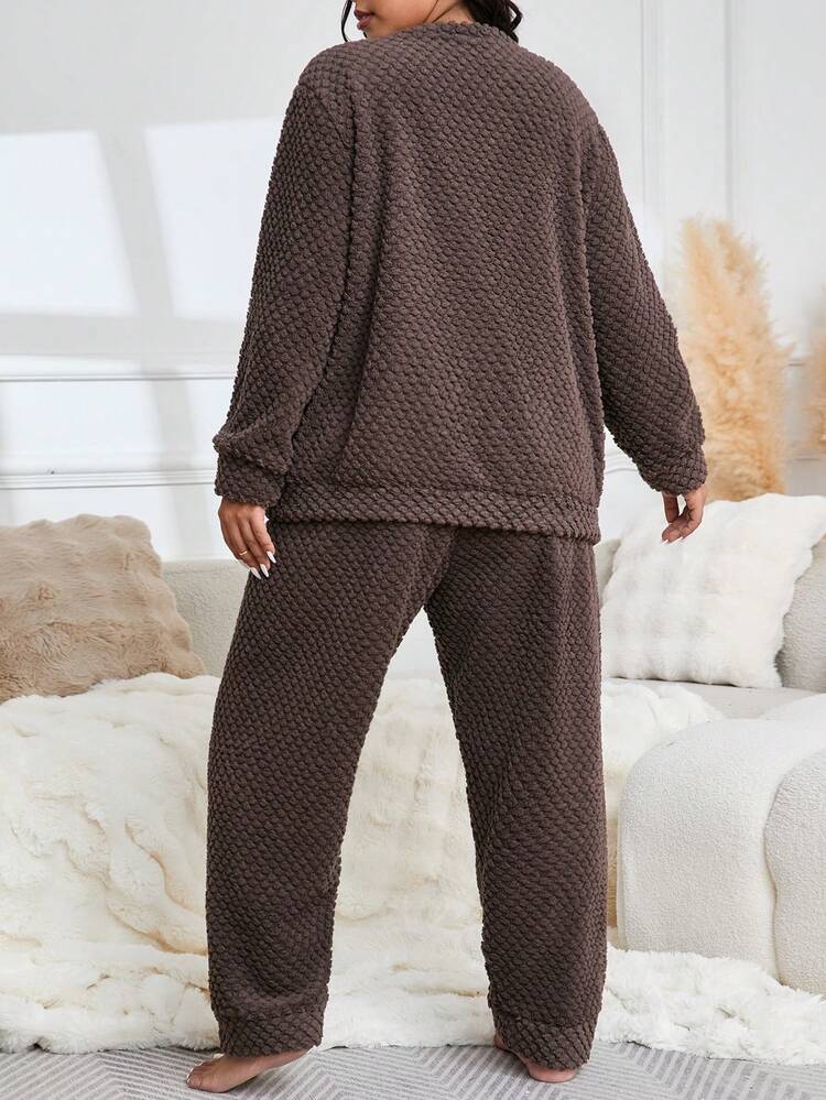 大码女式新款天鹅绒刺绣花卉加厚保暖睡衣套装，长袖上衣和长裤，适合外穿，冬季保暖，蓬松舒适。 - 棕色 - 查看 2