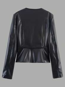 纯色仿皮夹克，搭配迷你裙摆，适合春秋季节