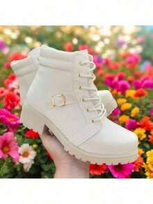 Women's Ankle Boots With Buckle Detail And Modern Tractor Sole. Fall-Winter 2025. WOMEN'S ANKLE BOOT WITH NO HEEL - 米色 - 查看 8