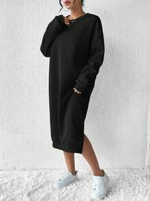 Chiếc váy áo nỉ dày vừa phải, thời trang này rất được ưa chuộng vào mùa xuân và mùa hè. Thiết kế nổi bật với họa tiết chữ in ở phía sau, xẻ tà hai bên, dáng rộng, tay dài và chiều dài đến đầu gối, phù hợp để mặc quanh năm. Họa tiết chữ "IT'S OKAY NOT TO BE PERFECT" được thiết kế đặc biệt cho mùa xuân và mùa thu, là lựa chọn lý tưởng cho những buổi đi chơi, mua sắm và hẹn hò. Một món đồ không thể thiếu cho ngày Valentine. Màu đen. - màu đen - Xem 5