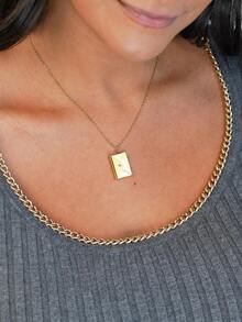 Chiếc vòng cổ có thể tùy chỉnh này sở hữu thiết kế thời trang và mặt dây chuyền hình phong bì được cá nhân hóa. Bạn có thể tùy chỉnh nó với tên, thông điệp hoặc ảnh gia đình, thú cưng hoặc người yêu của mình. Hoàn hảo cho sinh nhật, Ngày Valentine, kỷ niệm, đám cưới, Ngày của Cha và các dịp đặc biệt khác. Cũng phù hợp cho học sinh tốt nghiệp trung học, sinh viên đại học, sinh viên năm nhất, năm hai và các năm học thấp hơn. Chiếc vòng cổ ảnh thời trang này sẽ giúp bạn nổi bật. - nhiều màu - Xem 4